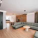 Skyline Penthouse Sarandë
