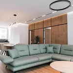 Skyline Penthouse *